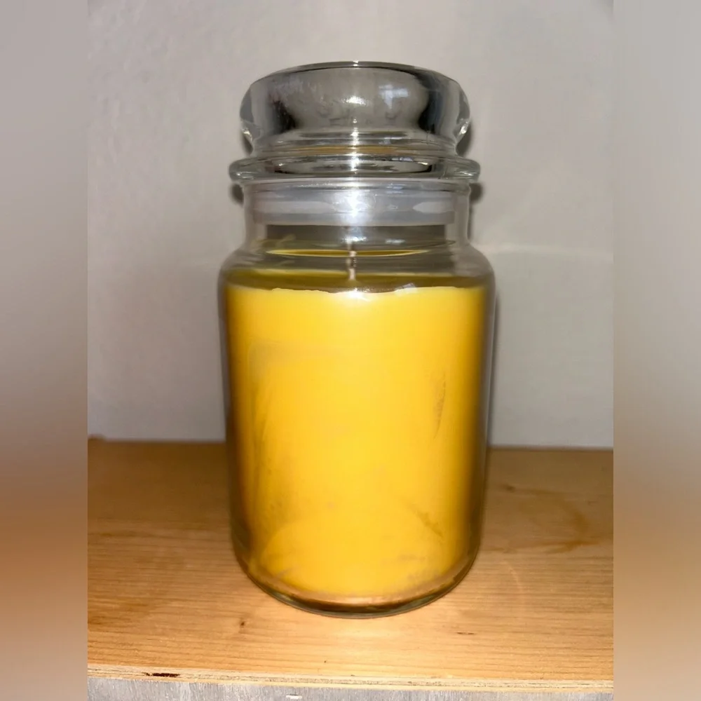 Yankee Candle Hoppy Easter Banana & Coconut Scented Jar Candle - Yellow